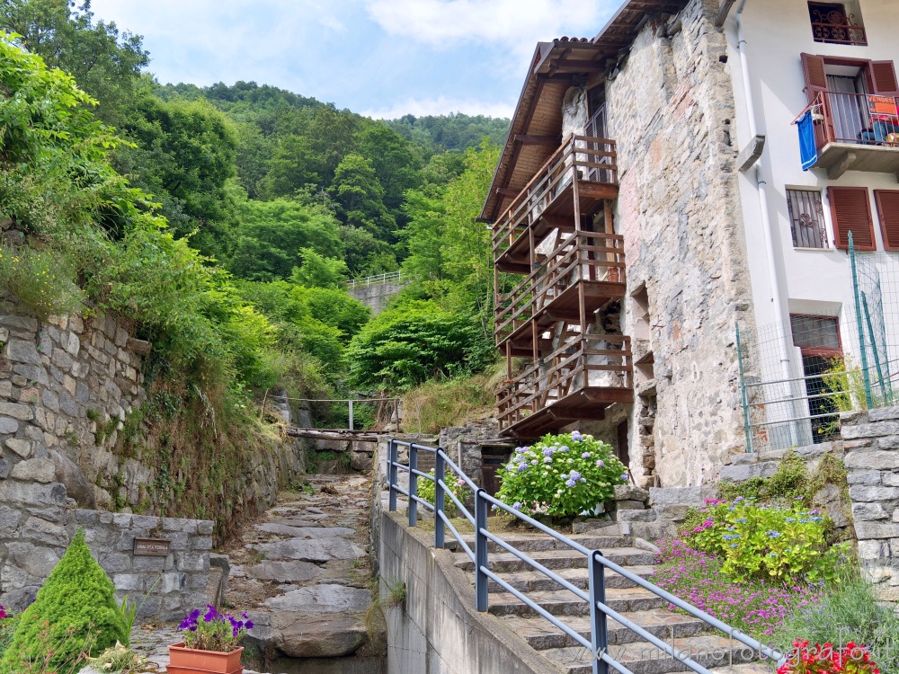 Valmosca frazione di Campiglia Cervo (Biella) - Scorcio all'interno del paese